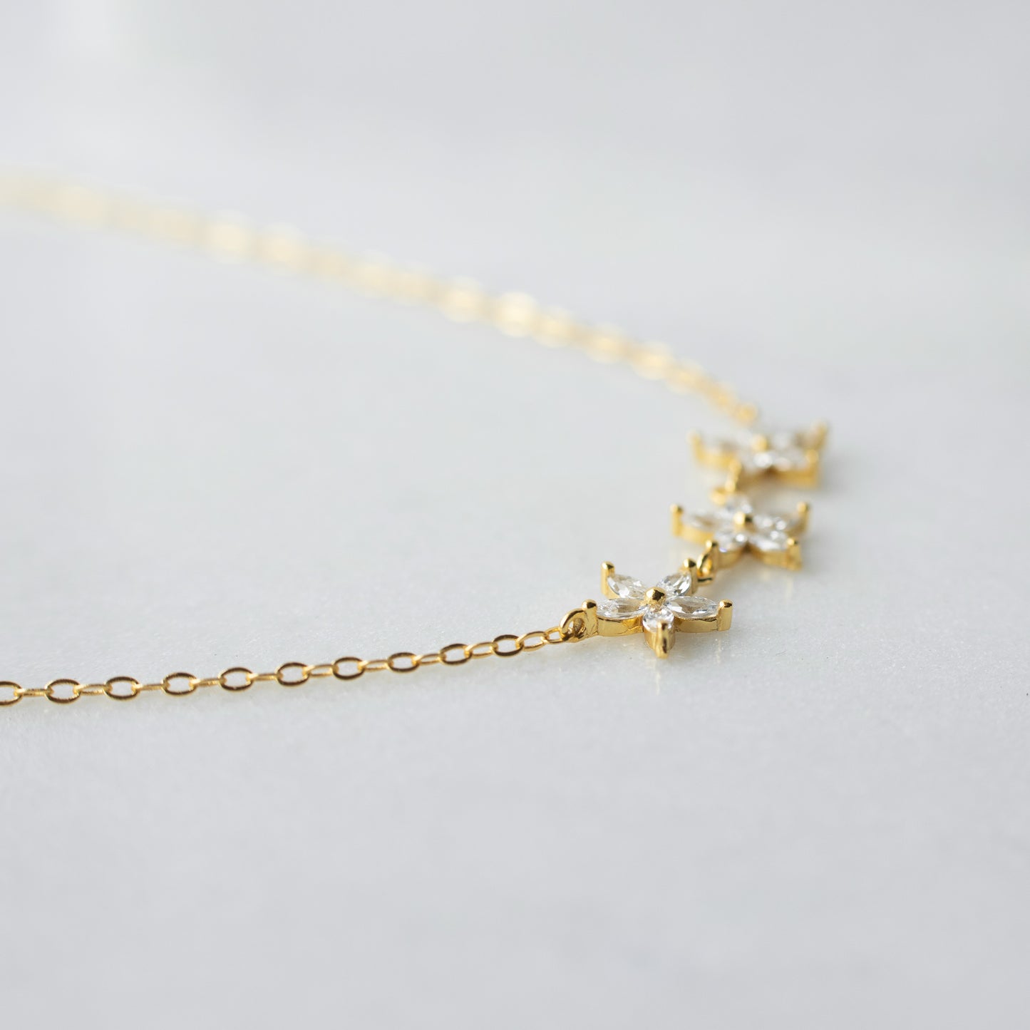 Dainty Gold Flower Necklace