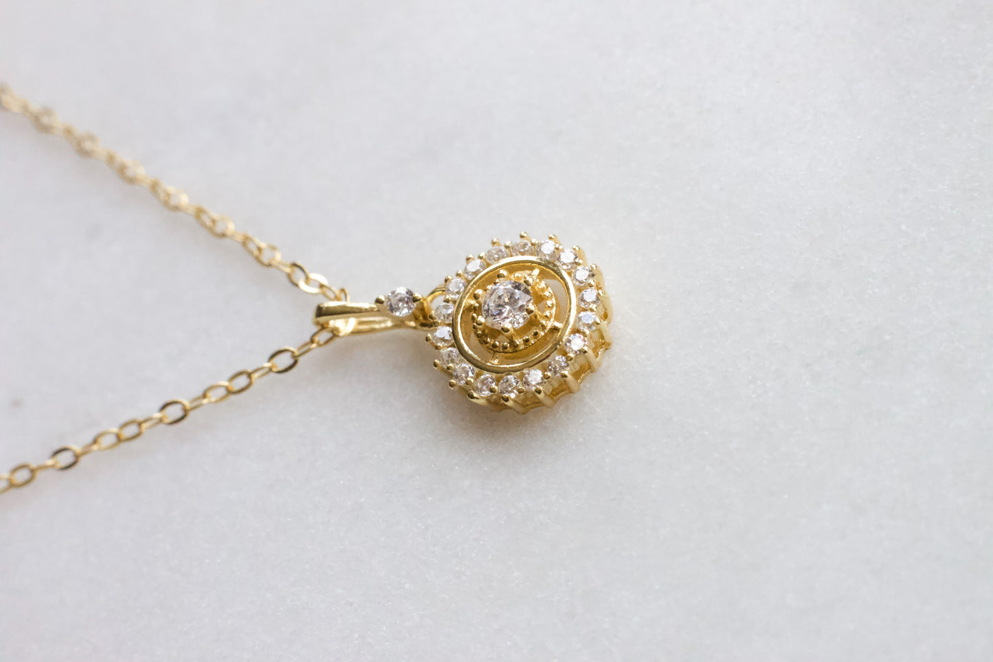 Dainty Vintage Style Circle Necklace